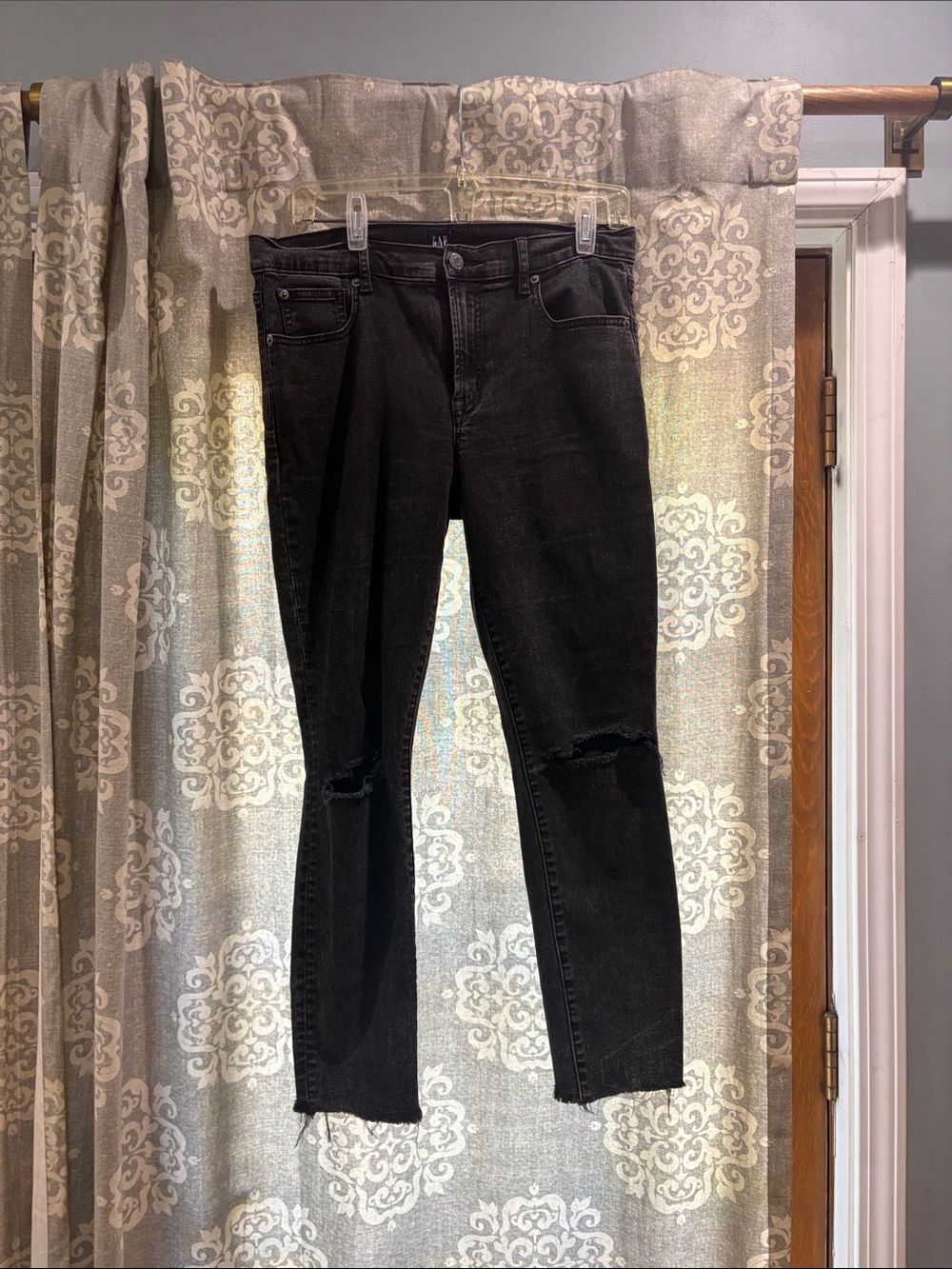 GAP Women's Black Ripped Skinny Jeans